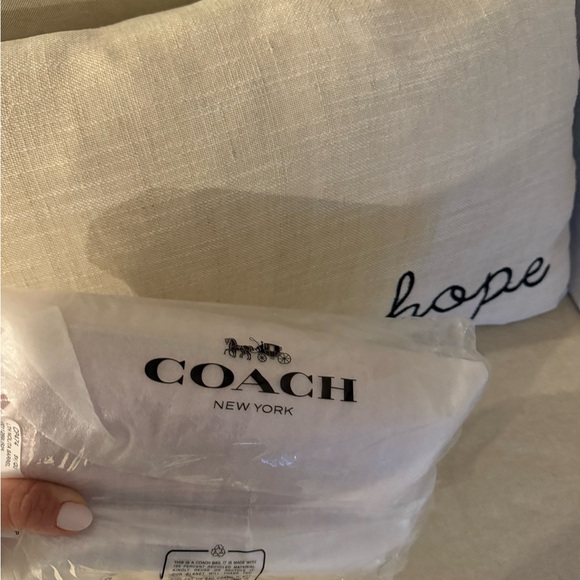 Coach Nolita Barrel PINK - Picture 4 of 6